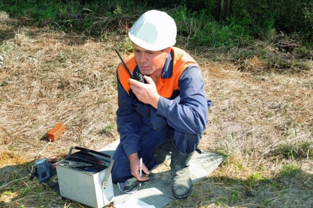 Subsurface utility locating
